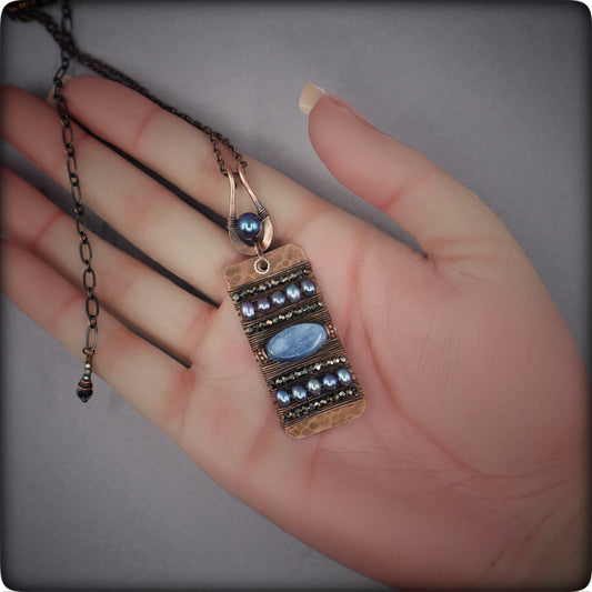 Heavenly Blues, Earthy Charm