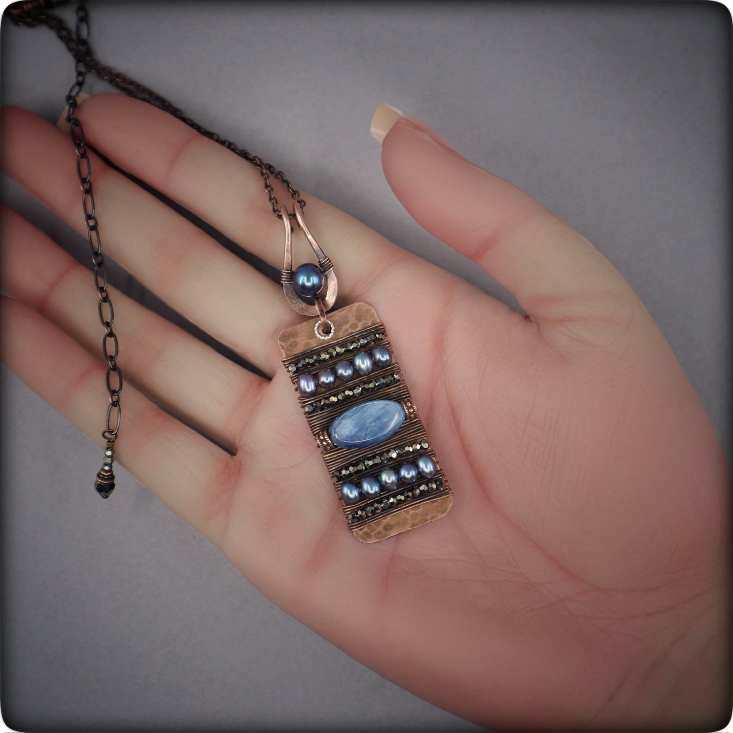 Heavenly Blues, Earthy Charm